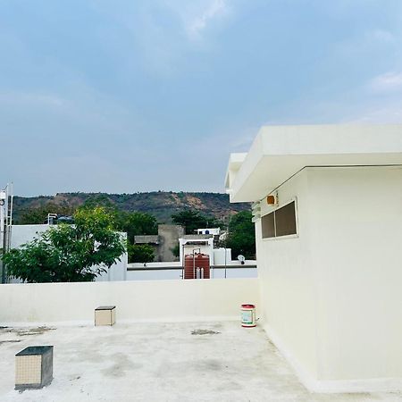 Private & Elegant 3Bhk Villa, Hillside Hideaway, 10 Mins From Mh Bus Stand Aurangábád Kültér fotó